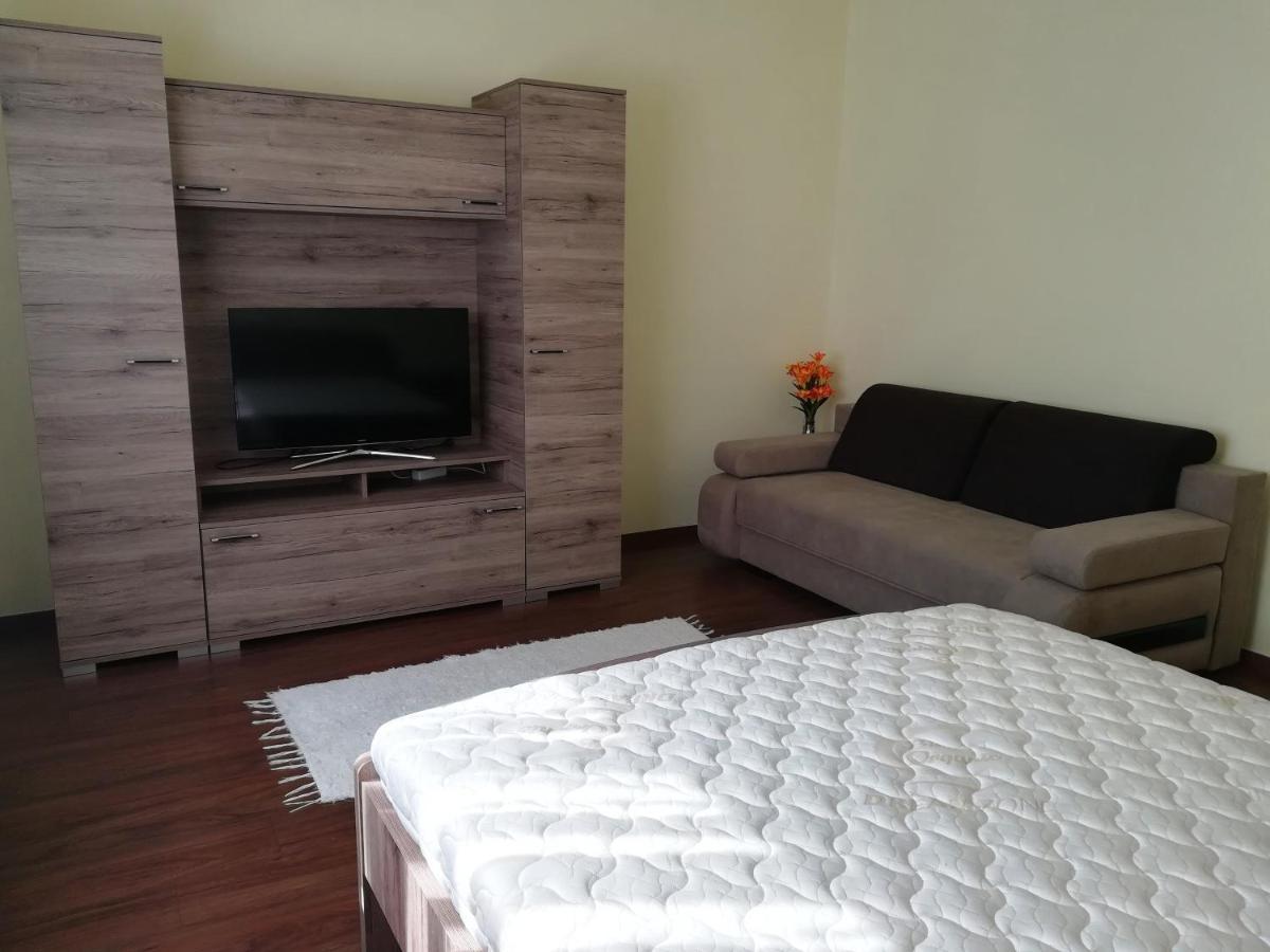 Kurucz Vendeghaz Hajduszoboszlo Apartment ภายนอก รูปภาพ