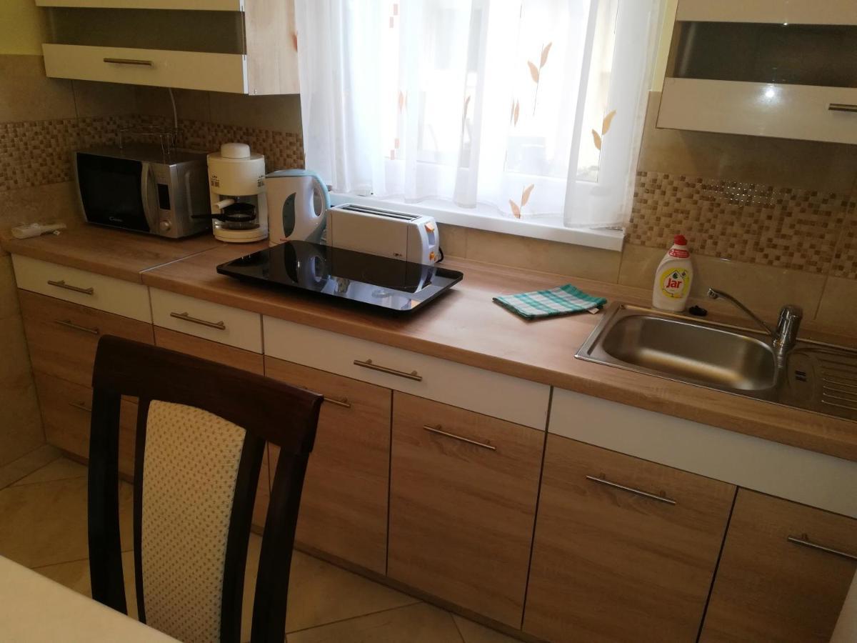 Kurucz Vendeghaz Hajduszoboszlo Apartment ภายนอก รูปภาพ