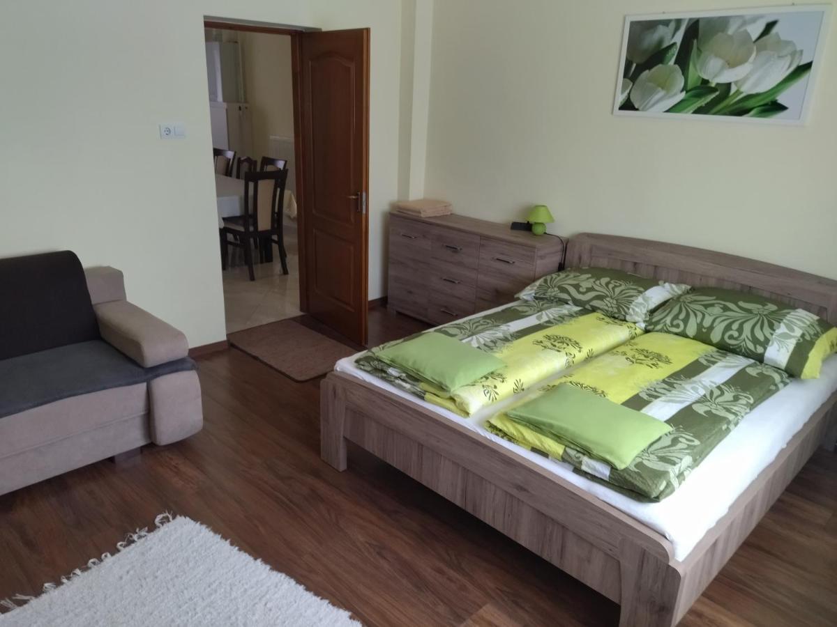 Kurucz Vendeghaz Hajduszoboszlo Apartment ภายนอก รูปภาพ