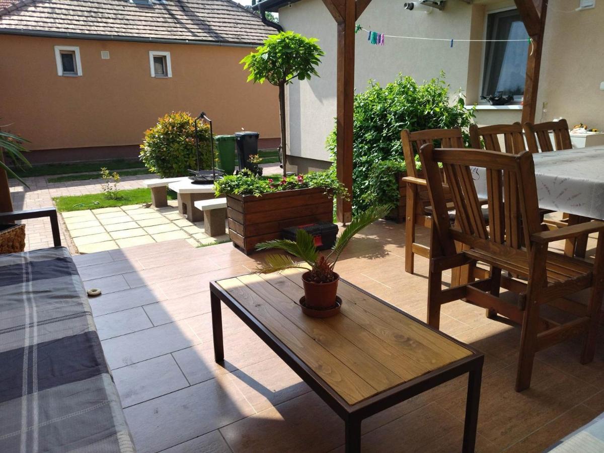 Kurucz Vendeghaz Hajduszoboszlo Apartment ภายนอก รูปภาพ