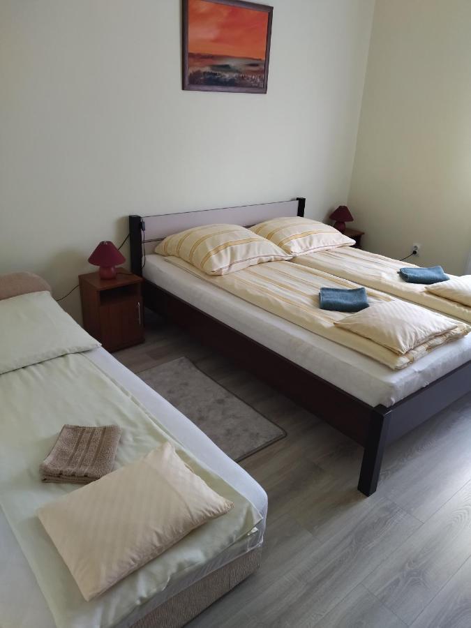 Kurucz Vendeghaz Hajduszoboszlo Apartment ภายนอก รูปภาพ