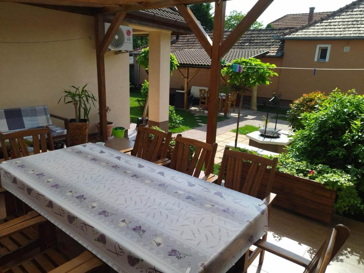 Kurucz Vendeghaz Hajduszoboszlo Apartment ภายนอก รูปภาพ