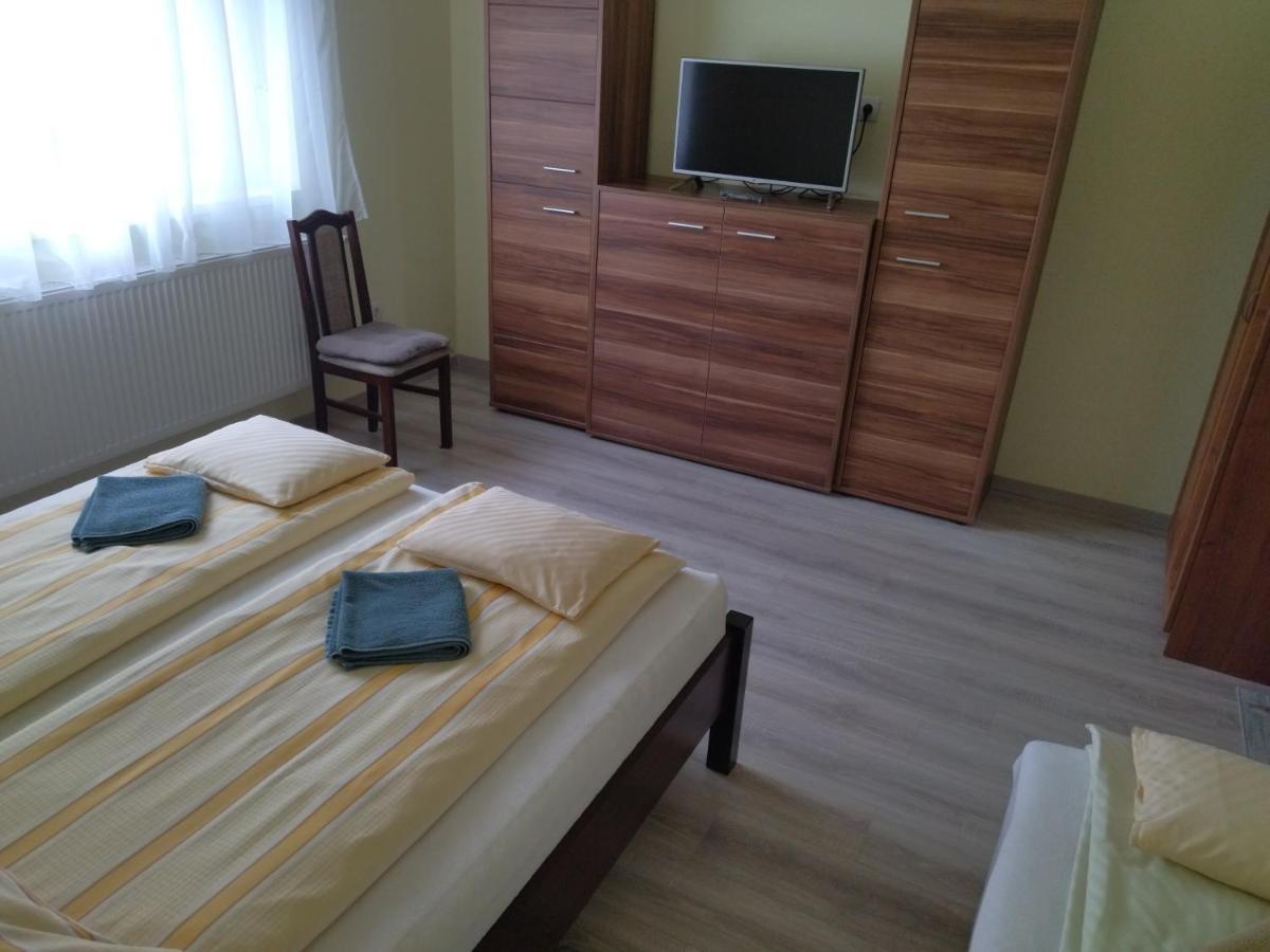 Kurucz Vendeghaz Hajduszoboszlo Apartment ภายนอก รูปภาพ